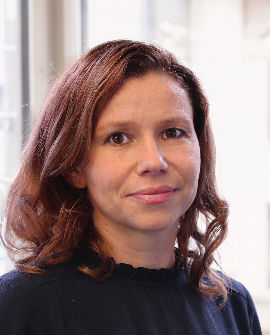 Carmen Bosch, Vertrieb Casa Nova